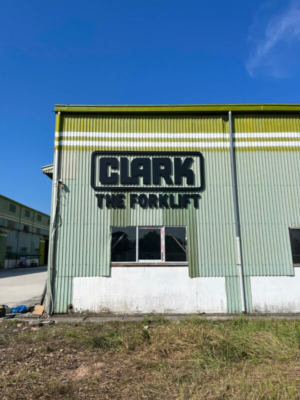 Quá trình thi công biển quảng cáo cho công ty CLARK tại Chí Linh - Hải Phòng ( Hải Dương cũ )