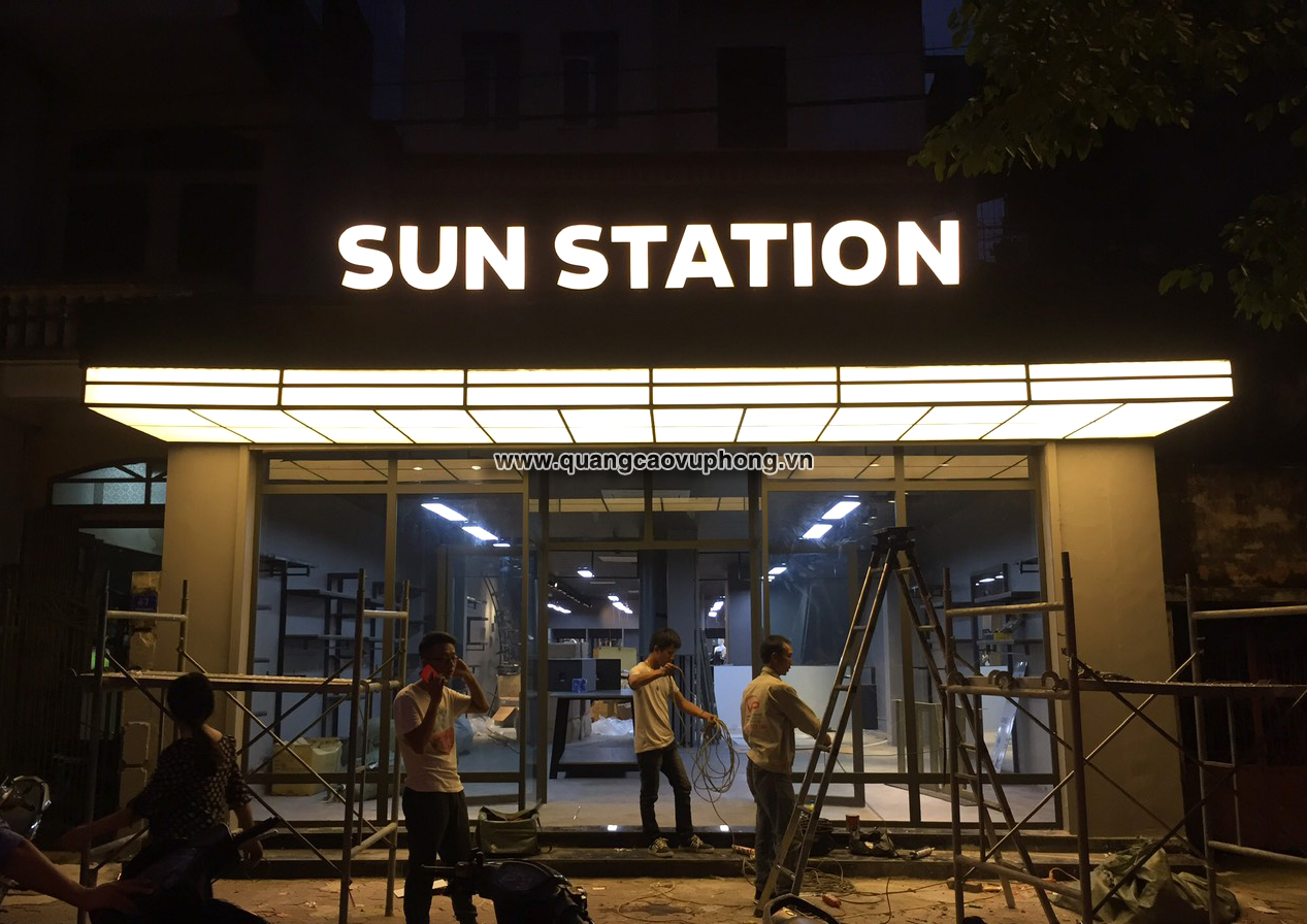 Biển tên công ty Inox sang trọng, độ bền cao CHO CỬA HÀNG THỜI TRANG NAM SUN STATION HẢI DƯƠNG