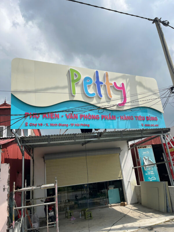 Thi công biển quảng cáo shop PETTY tại Ninh Giang