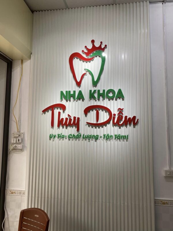 Thi công vách lễ tân tại Bình Giang