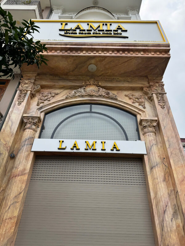 biển chữ nổi mica led tại Hải Dương sáng rõ ban đêm