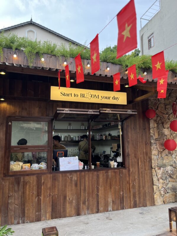 biển quảng cáo cafe chữ nổi led đẹp sáng rõ cả ngày và đêm