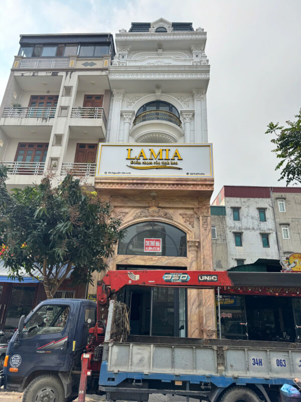 biển chữ nổi shop thời trang tại Hải Dương thu hút khách