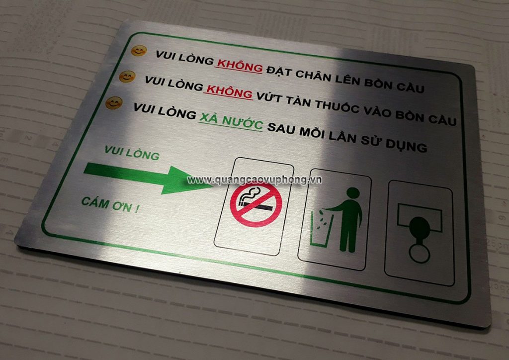 Biển inox in UV nền inox xước hiện đại, màu sắc rõ nét
