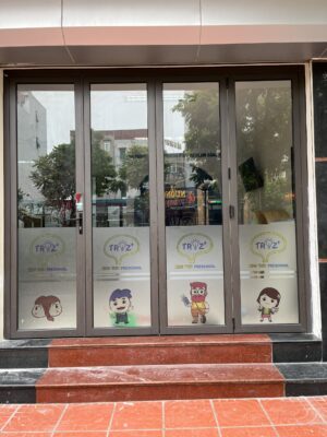 thi-cong-dan-decal-cua-kinh-phia-tay-hai-phong