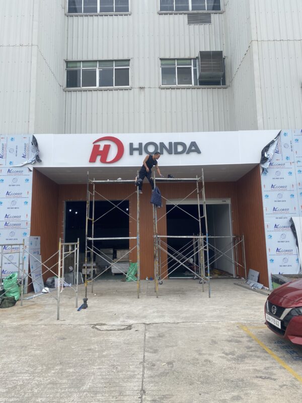quá trình thi công biển quảng cáo ngoài trời thực tế tại Hải Dương