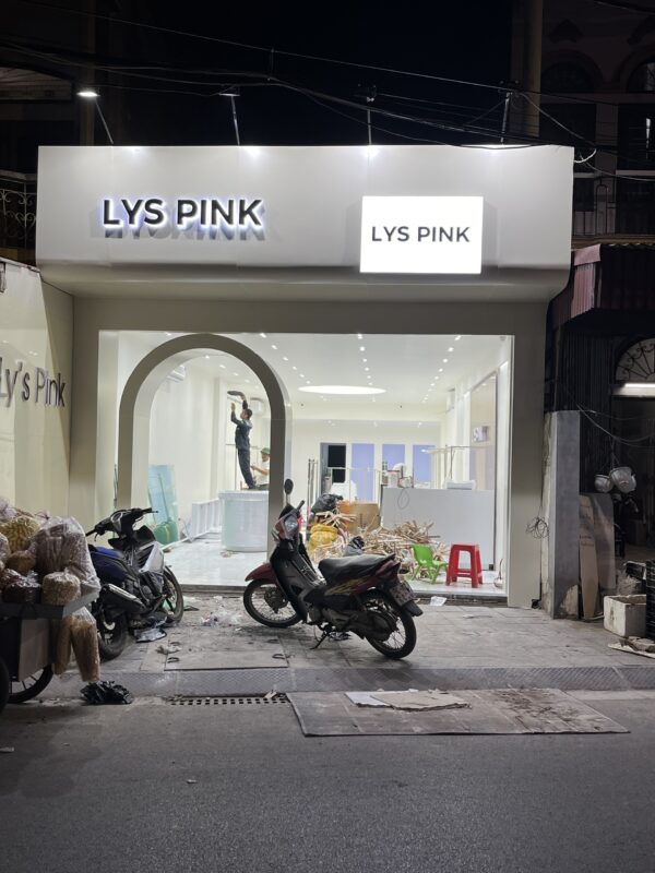 Mẫu thi công shop quần áo thời trang sang trọng và thu hút khách