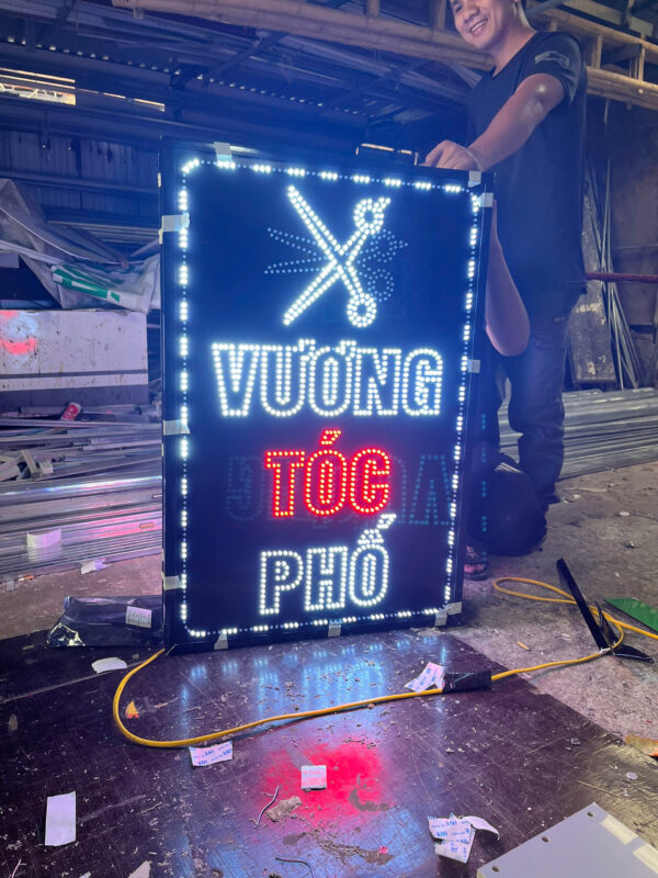 Biển LED vẫy quán tóc nhấp nháy thu hút khách hàng