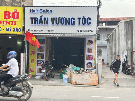 Biển quảng cáo quán tóc hoàn thiện tại Hải Dương đẹp nổi bật