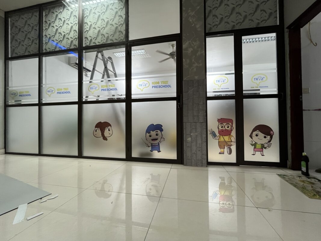 Dịch vụ dán decal kính mờ giá rẻ tại Hải Dương, thi công nhanh chóng, bền đẹp lâu dài