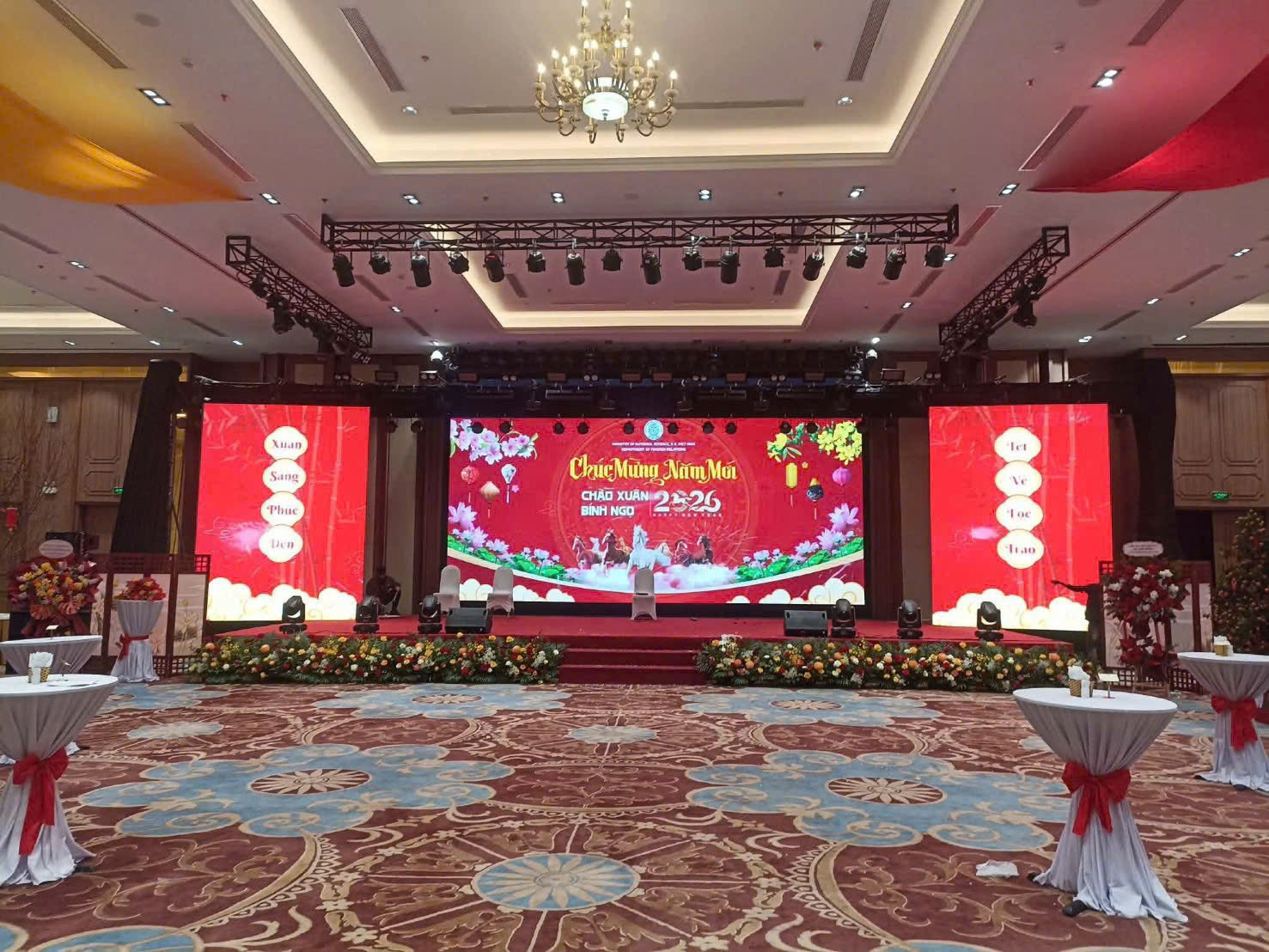 man hinh led hoi truong hai duong trinh chieu noi dung sac net