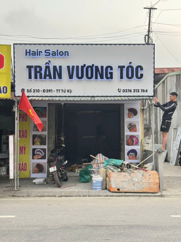 Thi công biển quảng cáo quán tóc tại công trình thực tế
