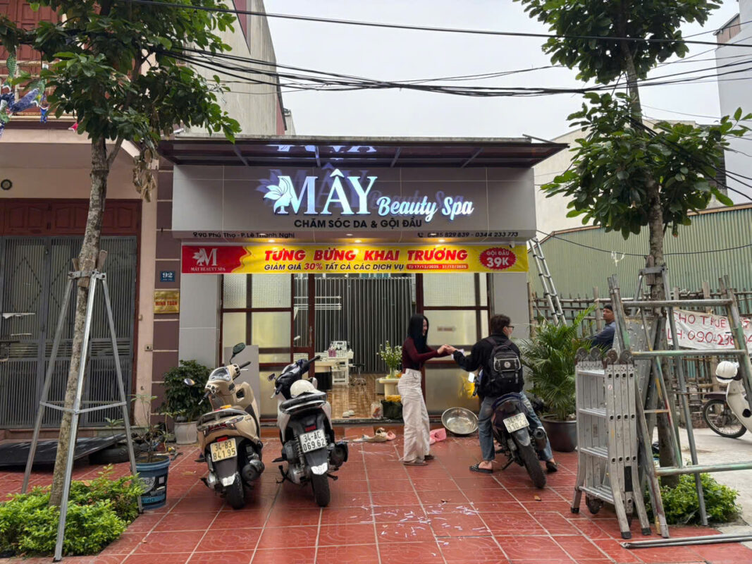 Thi công biển mica ngoài trời bền đẹp