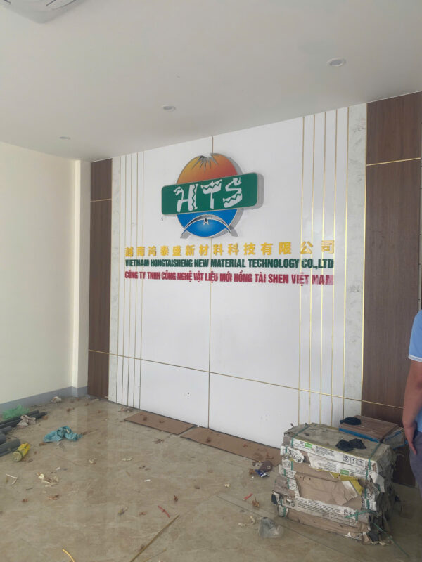 Biển mica showroom Hải Dương