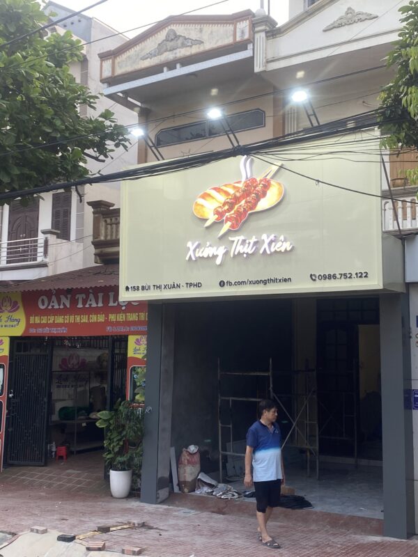 Biển quảng cáo mica Hải Dương sử dụng mica Đài Loan cao cấp