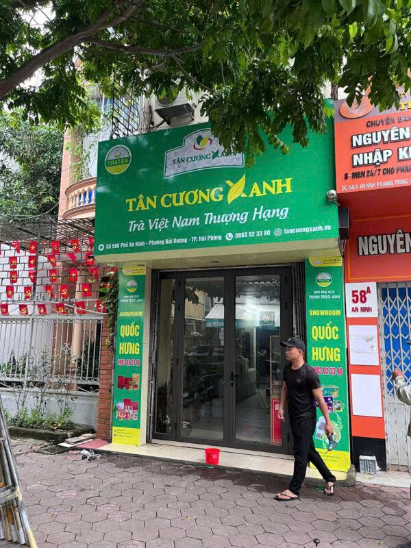 Đánh giá độ bền và khả năng chống chịu thời tiết nắng mưa của biển bạt Hiflex ngoài trời.