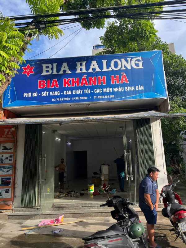 Vệ sinh định kỳ, kiểm tra bề mặt bạt, khung sắt và hệ thống điện giúp kéo dài thời gian sử dụng biển Hiflex.