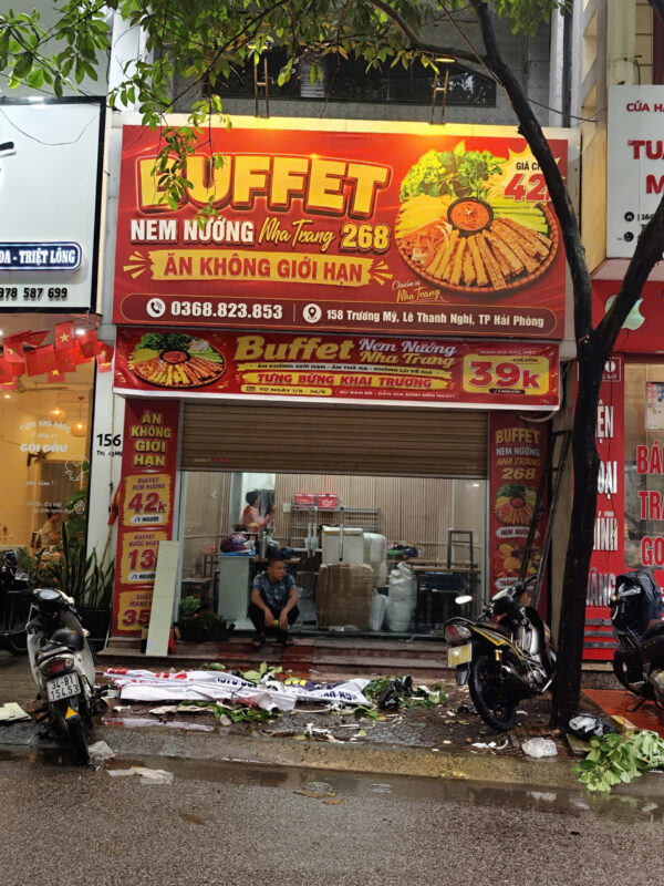 Những điều cần kiểm tra trước khi làm biển Hiflex gồm mục đích sử dụng, chất liệu, kết cấu khung, vị trí và đơn vị thi công.