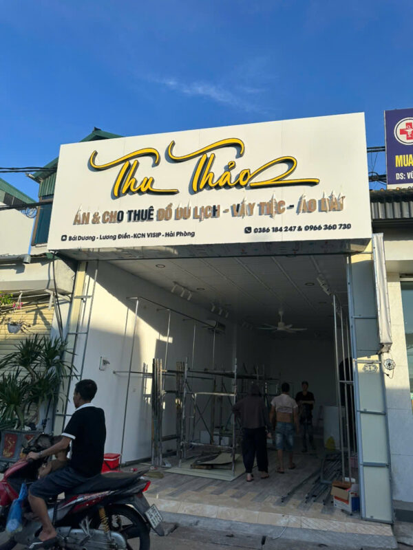 Biển Alu cửa hàng thời trang hiện đại