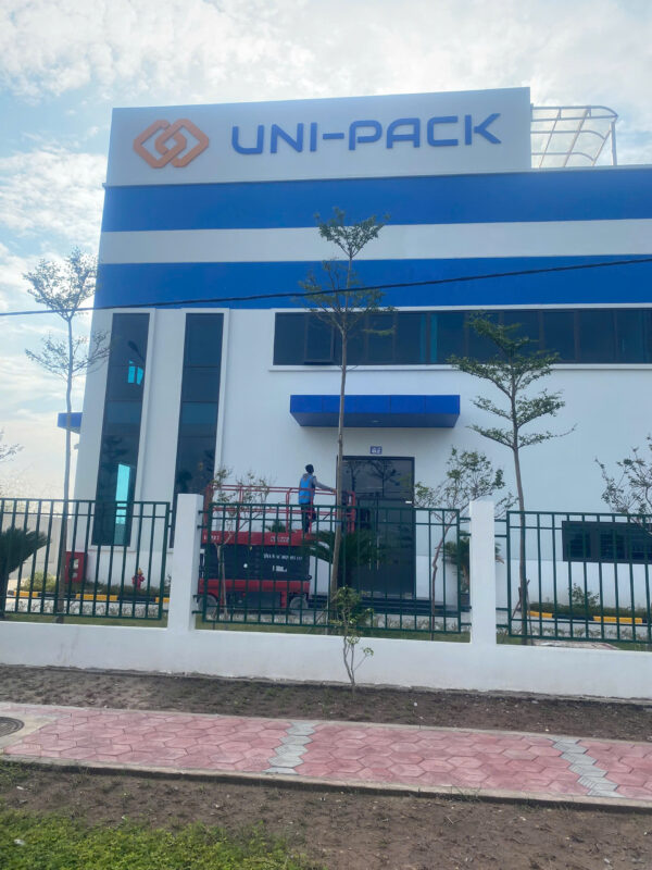 Biển tên công ty UNI-PACK sau khi hoàn thiện