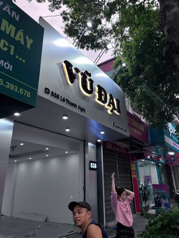 Hệ thống đèn LED trong biển quảng cáo Alu