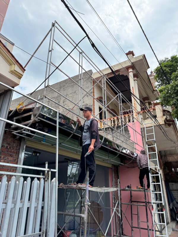 Khung xương bên trong biển quảng cáo Alu