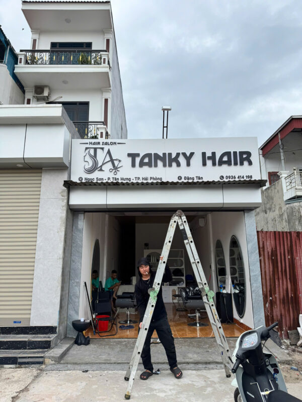 Thi công lắp đặt biển quảng cáo Alu thực tế