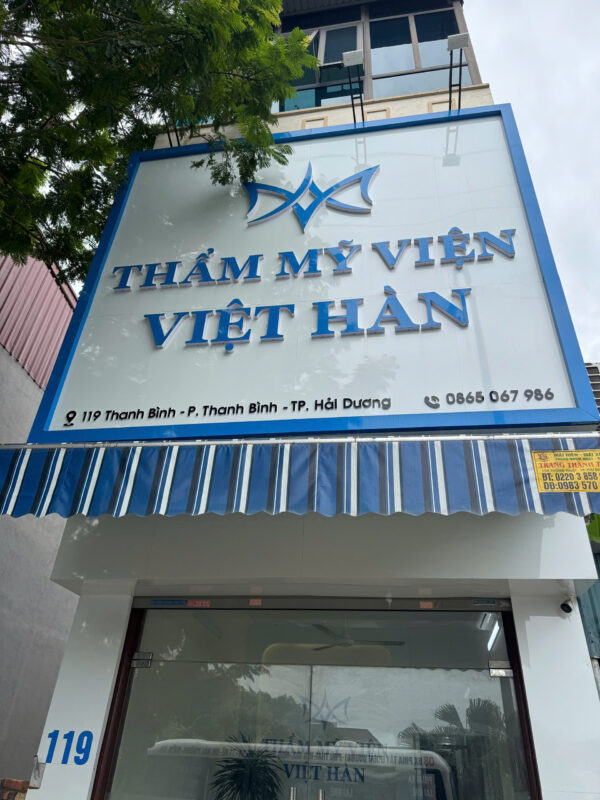 Mặt trước biển quảng cáo Alu hoàn thiện