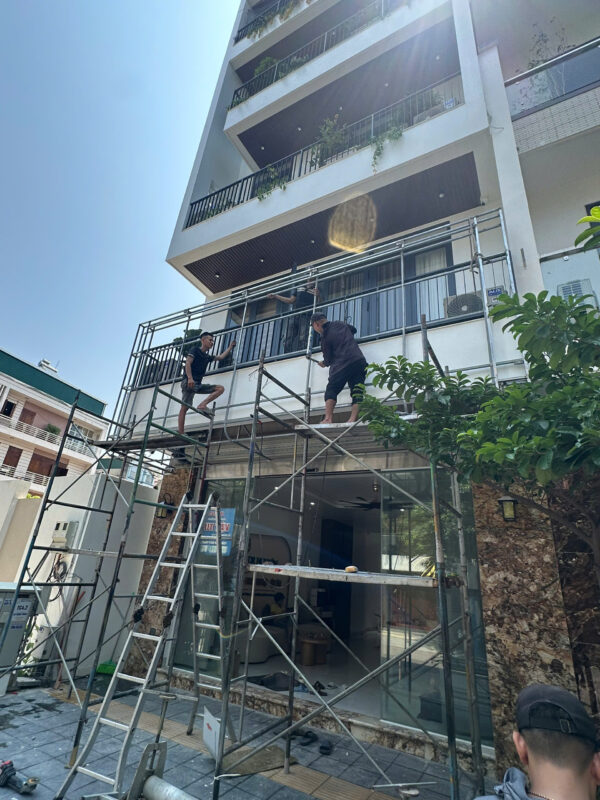Thi công biển Alu đúng kỹ thuật giúp tăng tuổi thọ