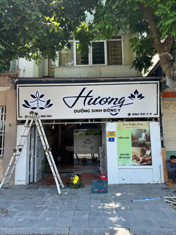 Thi công lắp đặt biển chữ nổi mica Hải Dương