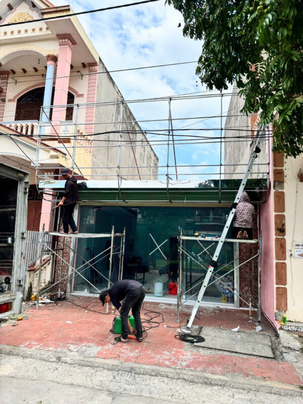 Thiết kế biển Alu hiện đại cho thương hiệu